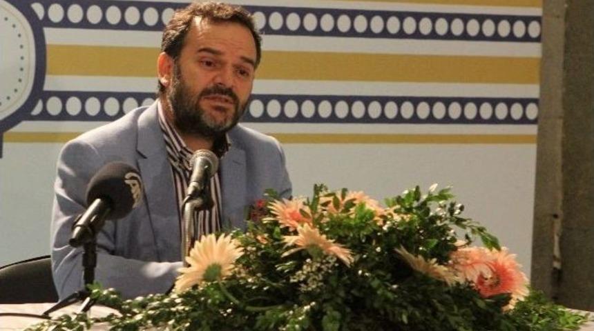 Gazeteci-yazar &Ouml;zt&uuml;rk Yeni Medya D&uuml;zenini Anlattı