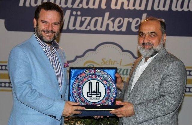 Gazeteci-yazar Öztürk Yeni Medya Düzenini Anlattı