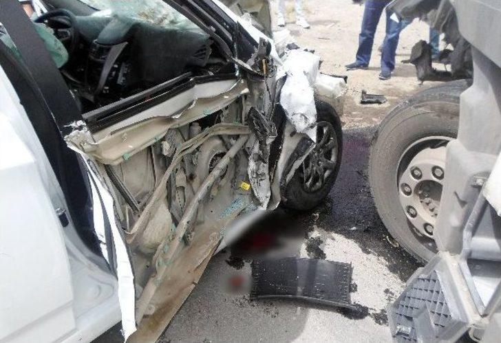Tatvan’da Trafik Kazası: 1 Ölü, 2 Yaralı