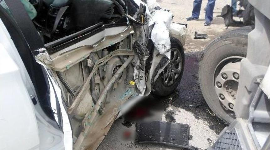 Tatvan&rsquo;da Trafik Kazası: 1 &Ouml;l&uuml;, 2 Yaralı