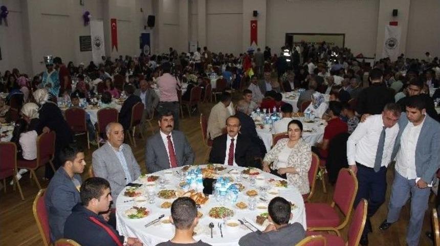 Yetimler İ&ccedil;in İftar Programı D&uuml;zenlendi