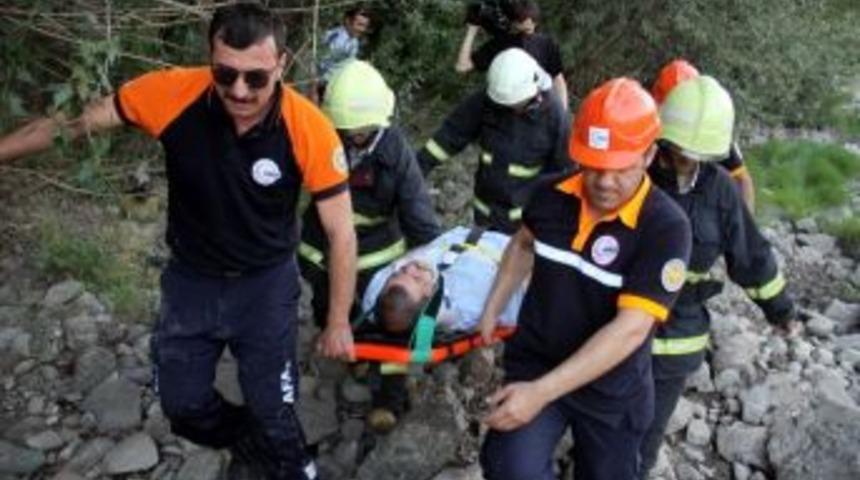 &Ccedil;aya D&uuml;şen Alkoll&uuml; Adamı İtfaiye Ve Afad Ekipleri Kurtardı