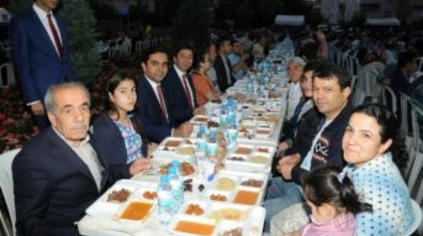 Başkan Bah&ccedil;eci Ramazan Buluşmaları İle Halkın Taleplerini Yerinde Alıyor