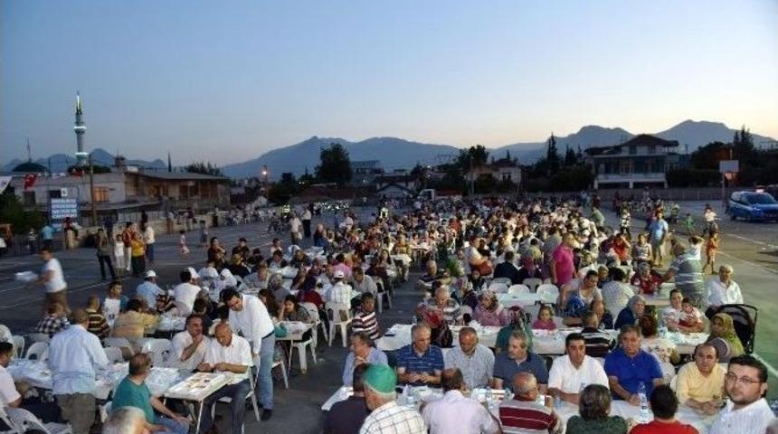 T&uuml;t&uuml;nc&uuml; Mahalleleri Gezdi