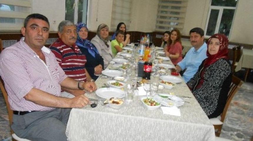 Eskişehirli &Uuml;lk&uuml;c&uuml; Kadınlardan Şehit Ailelerine Ve Gazilere İftar