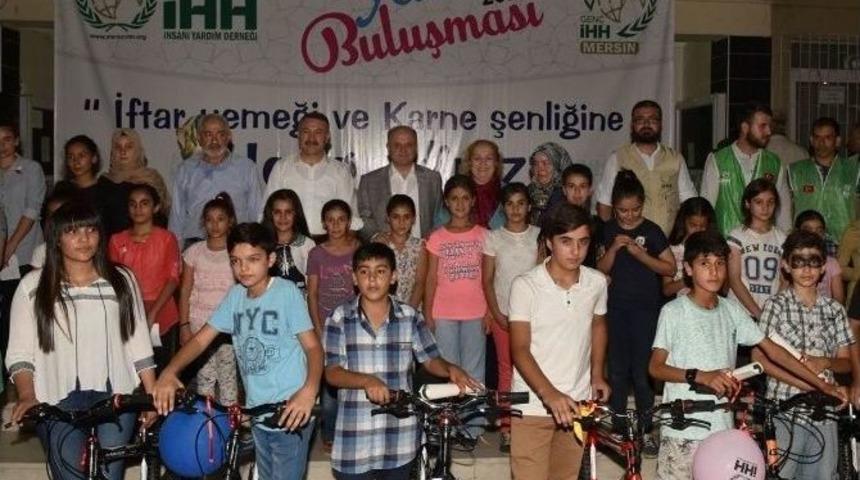 Vali Çakacak Ve Eşi İftarda Yetimlerle Buluştu