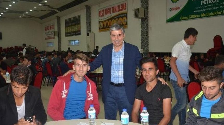 Tatvan Belediyesinden Yetimlere Y&ouml;nelik İftar Yemeği