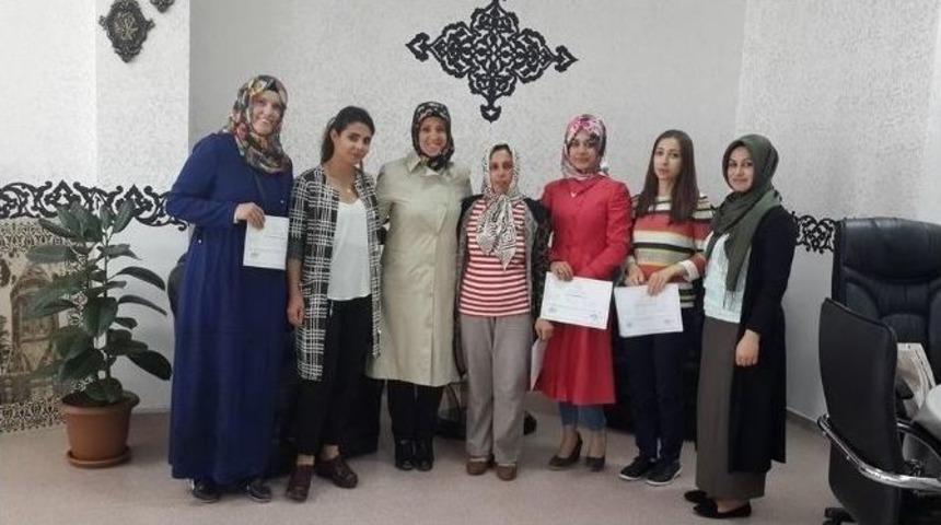 Adem’de Belge Dağıtım Töreni