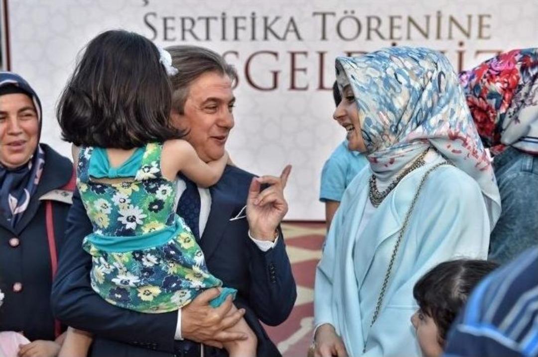 Beyoğlu&rsquo;nda Bilin&ccedil;li Aileler Sertifikalarını Aldı