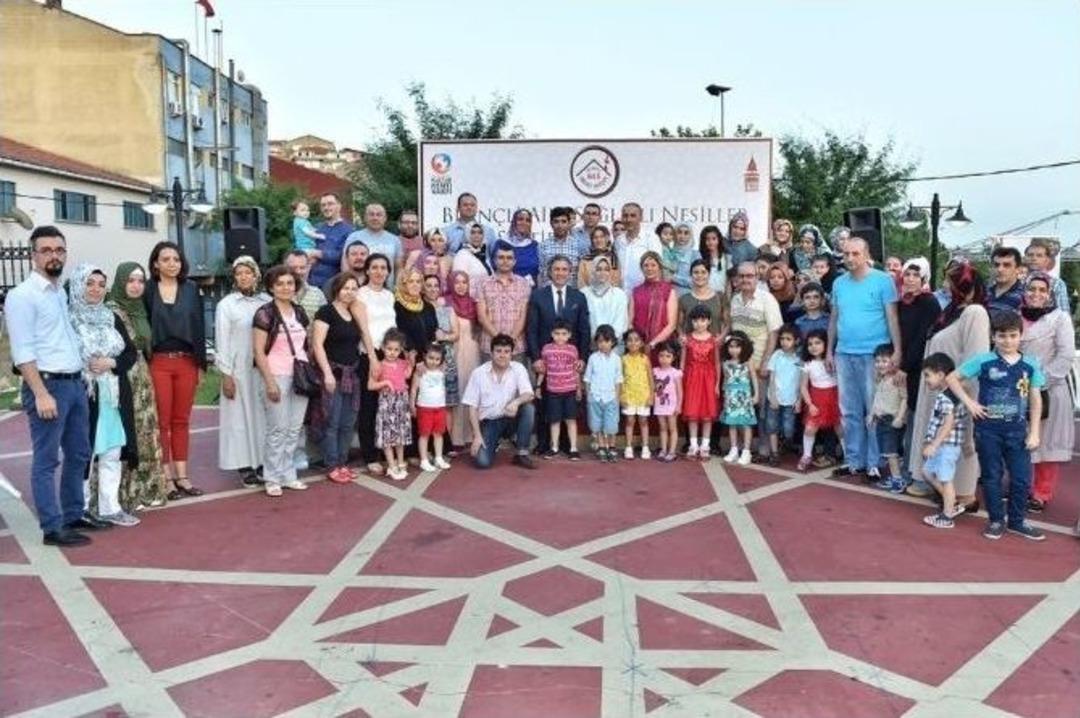 Beyoğlu&rsquo;nda Bilin&ccedil;li Aileler Sertifikalarını Aldı