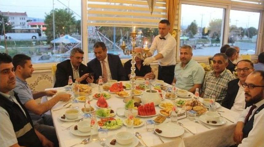 Berberler Ve Kuaf&ouml;rler Odası&rsquo;ndan İftar