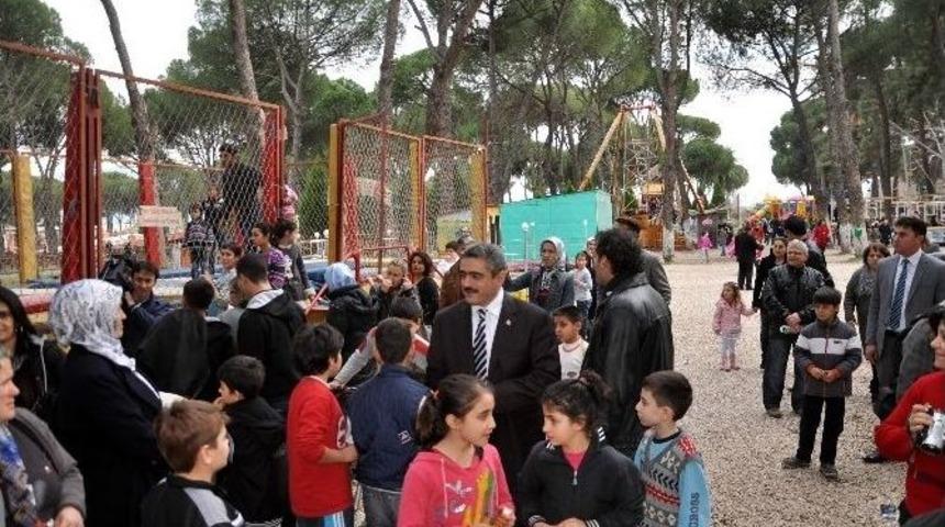&Ouml;ğrencilere Karne Hediyesi Başkan Amcadan