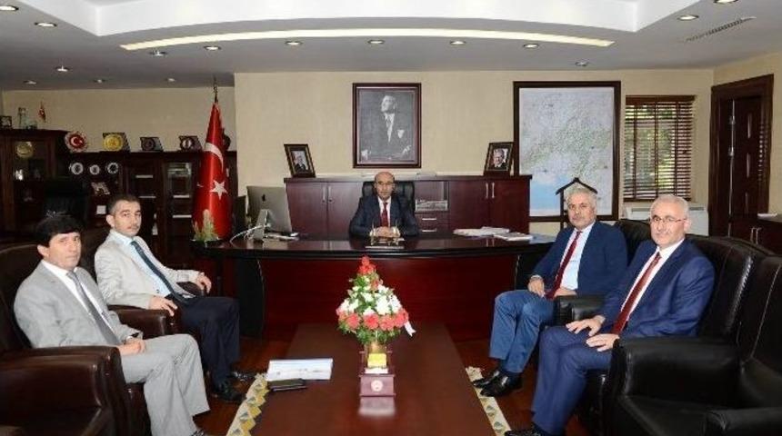 Vali Demirtaş Brifing Aldı