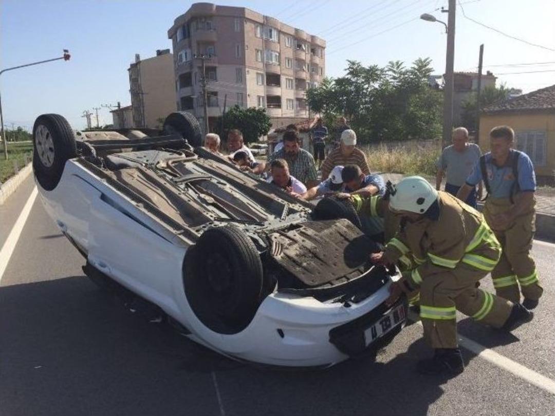Bisiklete &Ccedil;arpan Otomobil Takla Attı: 2 Yaralı