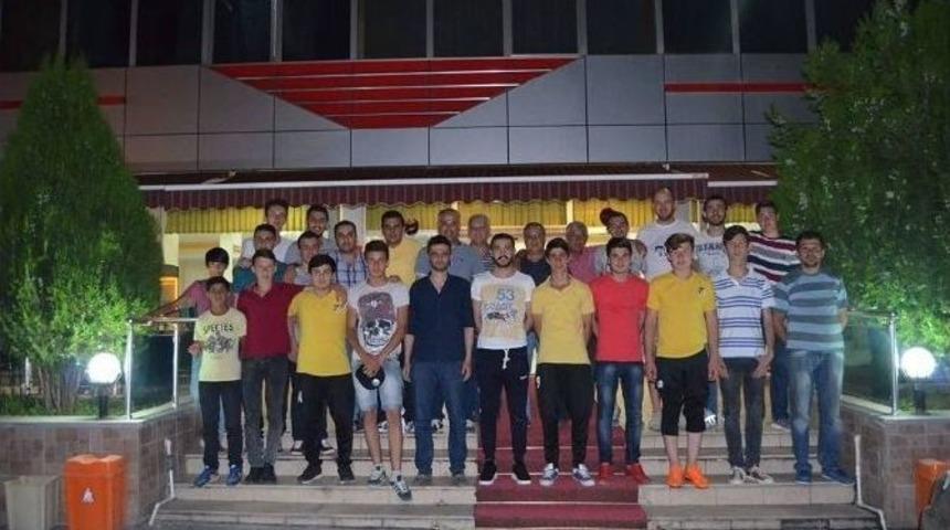 Başkan Yaman&rsquo;dan Şampiyon Takıma İftar