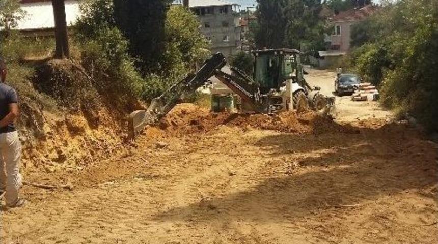Dilovası&rsquo;nda Yol Yapım &Ccedil;alışmaları Devam Ediyor