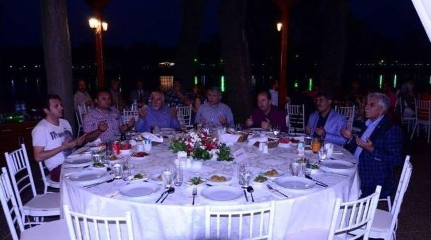 Gazeteciler İftarda Buluştu