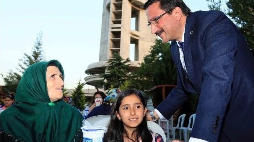 Yetim &Ccedil;ocuklar İftar Sofrasında Buluştu