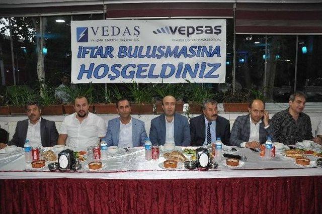 Vedaş Ve Vepsaş Personelleri İftarda Buluştu