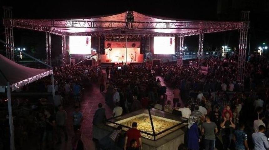 B&uuml;y&uuml;kşehir Belediyesi&rsquo;nden A&ccedil;ık Havada Tiyatro Keyfi