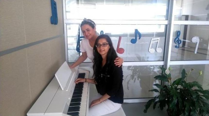 Kurslar Sayesinde &Uuml;niversiteyi Kazandılar