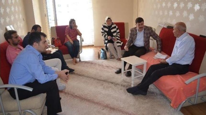 Ak Parti Diyarbakır İl Başkanı Akar Sur Mağduru Aileleri Evlerinde Ziyaret Etti