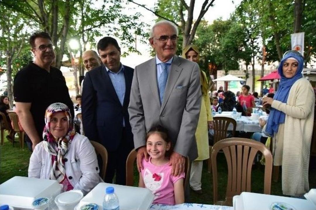 Başkan Yılmaz: "bir Yetim G&uuml;lerse D&uuml;nya G&uuml;ler"