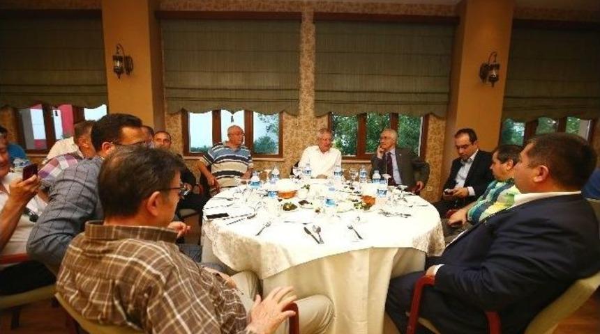 Aziz Yıldırım D&uuml;zce&rsquo;de İftara Katıldı