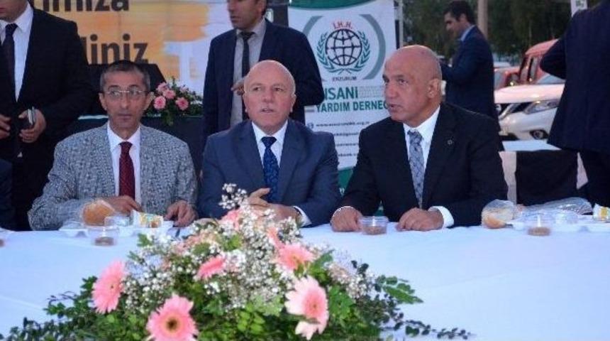 Milletvekili Ilıcalı İhh&rsquo;nın İftar Yemeğine Katıldı