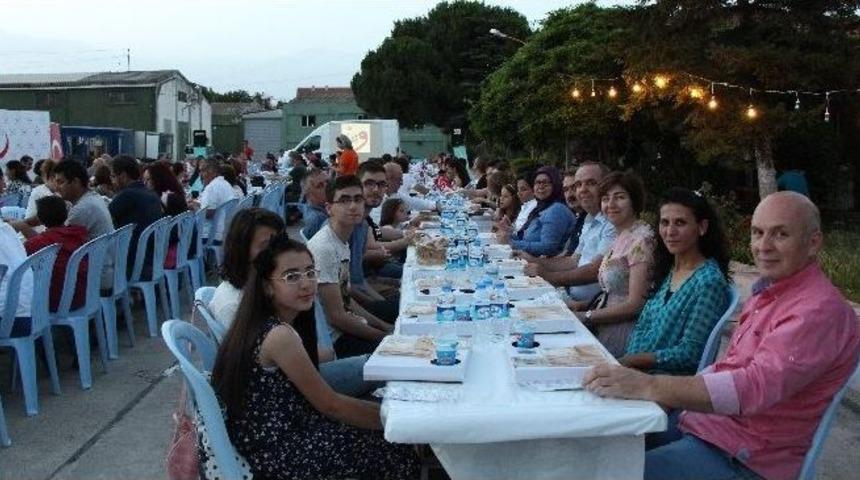 &Ccedil;anakkale Kamu Hastaneler Birliği Ailesi İftar Sofrasında Buluştu