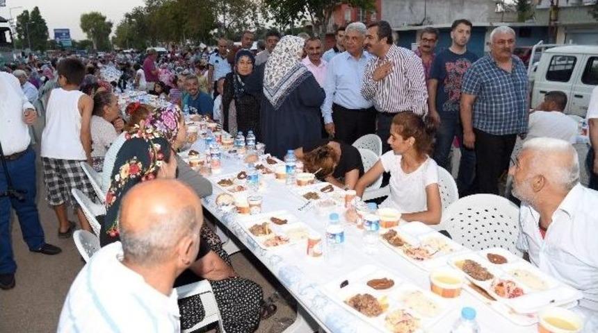 Başkan &Ccedil;etin&rsquo;den Y&uuml;reğir&rsquo;de 3 Bin Kişilik İftar