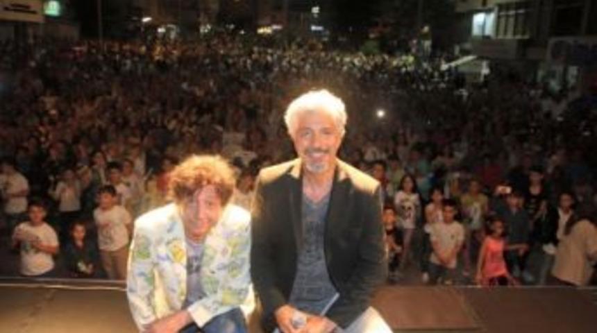 Uygur Kardeşler G&uuml;lmekten Kırdı Ge&ccedil;irdi