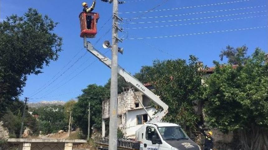 Akdeniz Edaş Bakım Onarım &Ccedil;alışmalarına Devam Ediyor
