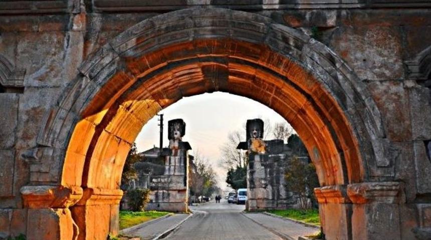 İznik D&uuml;nyaya A&ccedil;ılıyor