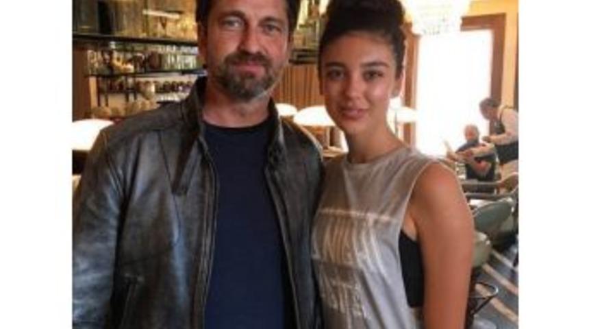 Berkay, Sevgilisi Ve Gerard Butler İle &Ccedil;ekilmiş Fotoğrafı Paylaştı