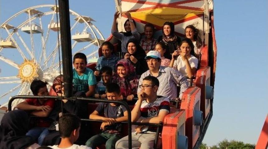 Yetim &Ccedil;ocuklar Başkan Yazgı İle Doyasıya Eğlendi