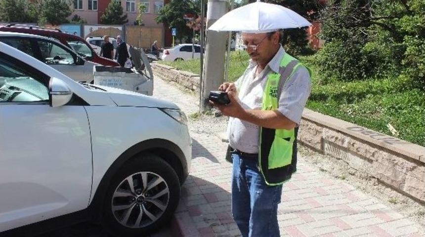 Tavşanlı&rsquo;da Asfalt Eriten Sıcaklar