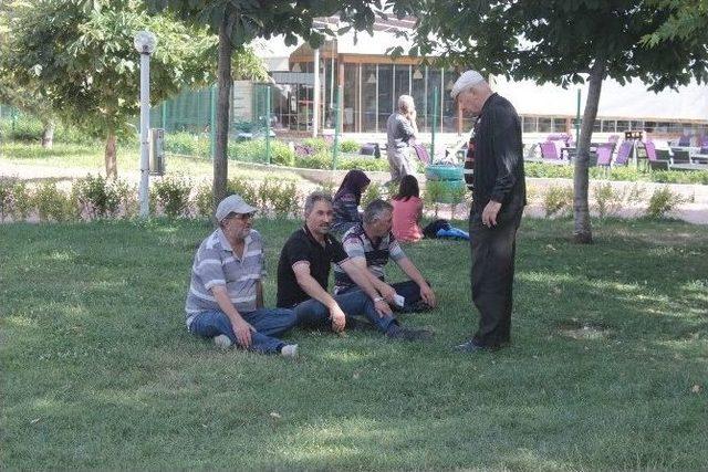 Tavşanlı’da Asfalt Eriten Sıcaklar