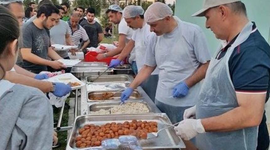 Karag&ouml;z Rotary Kul&uuml;b&uuml;&rsquo;nden Her Akşam 500 Kişilik İftar