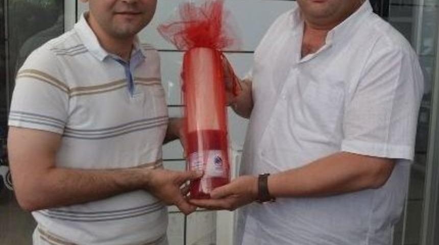 G&uuml;reş Davetini Kırmızı Dipli Mumla Yaptılar