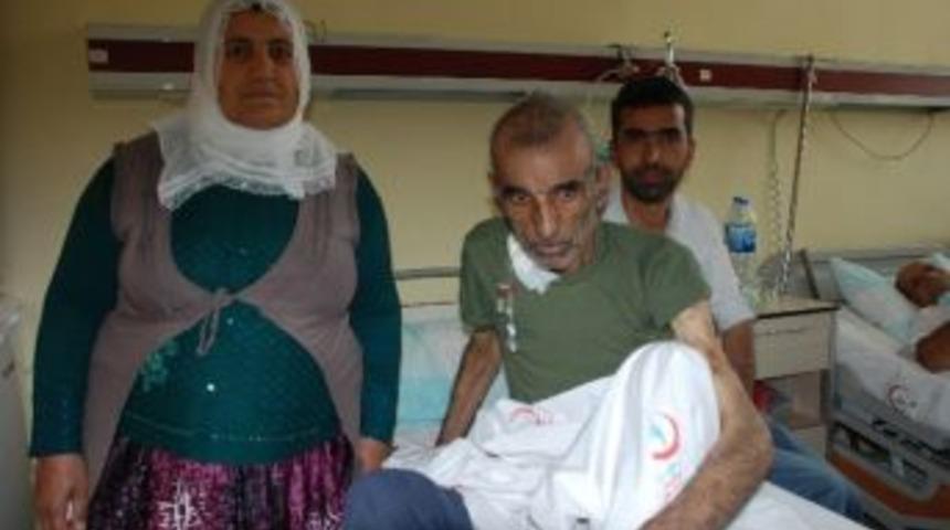 8 &Ccedil;ocuk Babası, Yıllardır Karnında Taşıdığı 20 Kilogramlık Kitleden Kurtuldu