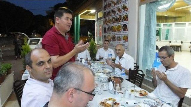 Burhaniye’de Milli Eğitim Müdürü Bahadır Okul Müdürlerine İftar Verdi