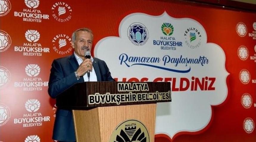 B&uuml;y&uuml;kşehir, Yetimlere İftar Yemeği Verdi