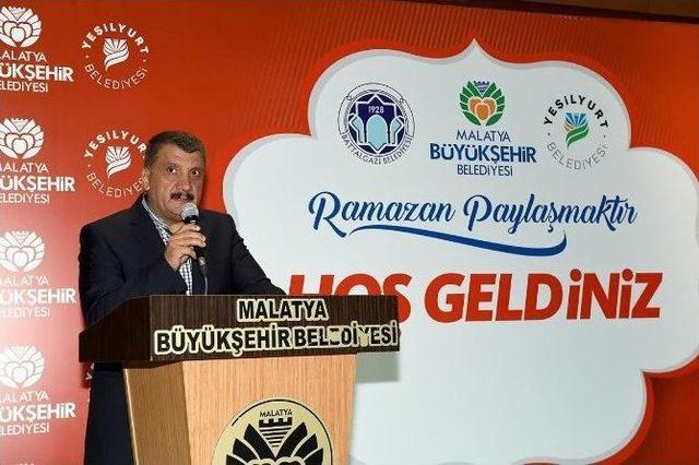 Büyükşehir, Yetimlere İftar Yemeği Verdi