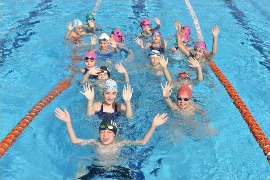 Bursa&rsquo;da Minikler Havuzlara Akın Etti