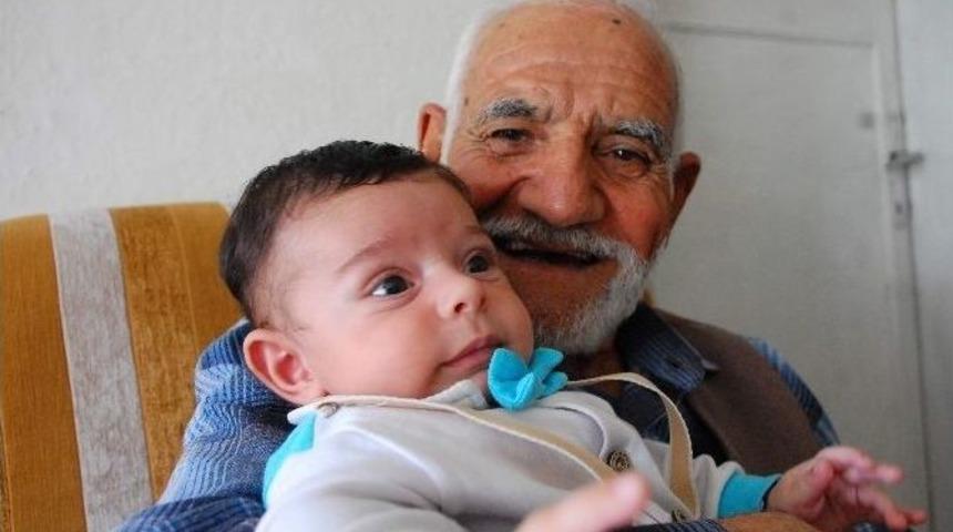 Suriyelilere Hem Kapısını Hem De Gönlünü Açtı