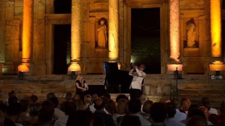 Sinemanın Büyülü Melodileri Celsus’da Yankılandı