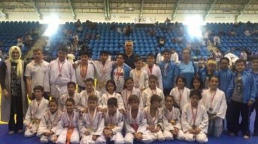 Kağıtsporlu Judoculardan 29 Madalya