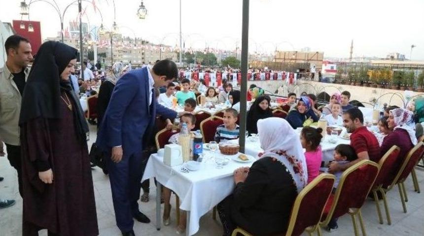 Yetimlere İftar Yemeği