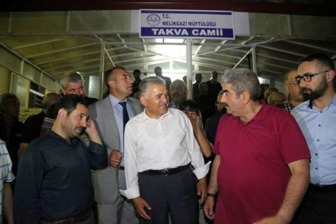 Başkan Memduh B&uuml;y&uuml;kkılı&ccedil;, Yenik&ouml;y Mahallesi Sakinleri İle Buluştu